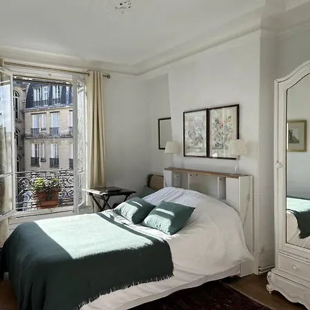 Charming Just Steps From The Pantheon Paris