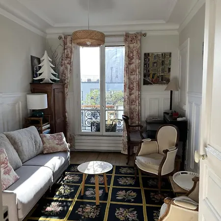 Charming Just Steps From The Pantheon Paris